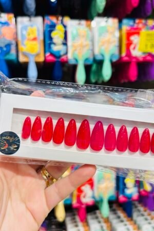 Faux ongles (manucure, amande) rouge