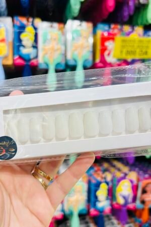 Faux ongles (manucure, carré) blanc